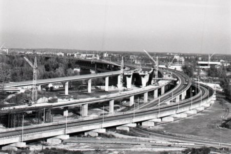 Po najvyťaženejšom moste v Bratislave jazdia autá už 30 rokov